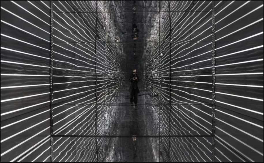Refik Anadol Laminal Oda