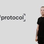 DeFi sektörü, önemli büyüme kaydeden ve halen kaydeden sektörlerden biri haline geldi. Her gün daha fazla finansal kurum, gelecekte bunu yapmak için büyük bir plan olarak DeFi'yi benimsiyor. Bu yükselişin nedeni, DeFi'nin hem geliştiriciler hem de kullanıcılar için sunduğu sonsuz fırsatların bir sonucudur. CoinGecko'ya göre DeFi'nin toplam piyasa değeri, 2021'in erken başlangıcına kıyasla, piyasa değerinin 21 milyar dolar civarında olduğu zamana kıyasla 105 milyar dolardan fazla. Bununla birlikte, Alfprotocol CEO'su Matas Sauciunas, geçtiğimiz günlerde Alfprotocol'un Solana'da DeFi'nin ana sayfası haline geldiğinden bahsettiği bir röportaj verdi. Bunun yanı sıra, likidite temini ve verim çiftçiliği için bir protokol geliştirmek için kullandıkları önemli Girişim Sermayesi finansmanını güvence altına almak. Alfprotocol'ün ne hakkında olduğu hakkında konuşan Matas, protokolün Solana blok zinciri üzerine kurulmuş merkezi olmayan bir uygulama olduğunu söylüyor. Kullanıcıların, teminat sağlayarak faiz kazanmak ve bazı fonları ödünç almak için jetonlarını tedarik etmelerini sağlar. Alfprotocol ayrıca, kullanıcıların çiftliklere jeton sağlayarak likidite sağlayıcıları olmak için şirket içi yerleşik merkezi olmayan borsasını kullanmalarını sağlar. Böylece, karşılığında getiri ödülleri ve jeton ödülleri kazanırlar. Daha fazla açıklayarak, Alfprotocol'un, kullanıcıların likidite tedarikine yatırım yaparken pozisyon büyüklüğünü artırmak için kullanmaları için kaldıraç sağlamayı amaçladığını belirtti. Matas, kendisinin ve ekibinin Solana'yı seçtiklerini çünkü süper hızlı, kaldıraçlı bir protokol oluşturduklarını iddia ediyor. Solana'nın onlara işlemlerde hızlı ve aynı zamanda kullanımı ucuz bir blok zinciri sağlayabileceğine inanıyor. Ayrıca Solana ağındaki DeFi protokolleri hala erken aşamada. Matas, Alfprotocol'un bazı avantajlarını vurguladı. İlk yararın, kullanıcıların hepsi bir arada bir yere sahip olacakları olduğunu iddia ediyor. İkinci olarak, risk arayan yatırımcılar, likidite sağlamak için daha yüksek kaldıraç (bazı durumlarda 200 kata kadar) kullanma fırsatına sahip olacaklardır. Üçüncü olarak, tüm ekip oluşturmanın ve protokol üzerinde işbirliği yapmanın şeffaf olduğunu onaylar. Yani, gelişim durumu, eğitim materyali ve daha fazlası hakkında düzenli güncellemeler sağlarlar. Alfprotocol hala geliştirmenin erken aşamasında ve halka açık IDO'sunun 2022'nin 2. Çeyreği içinde düzenlenmesi planlanıyor. Ardından, tam olarak çalışan bir protokolün 2022'nin 3. çeyreğinin sonlarında başlatılacağını açıklıyor. Ayrıca projenin şu anki destekçilerinin Zen Capital, Dust Ventures, DIB Ventures, SRT Ventures, Alpha Hunt ve Scorpio VC olduğunu açıkladı. Matas, kullanıcıların protokolün ilk aşamasında Alfprotocol belirteçlerinin tahsisini uygulama fırsatına sahip olduğunu belirler. Bu raundun Pre-IDO raundu olduğunu ve web sitelerinde mevcut olduğunu belirtiyor.